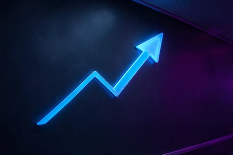 Um gráfico de linha ascendente com um ponteiro de crescimento, sobre um fundo de quadro-negro.